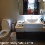 Aspen Suites Hotel toilet