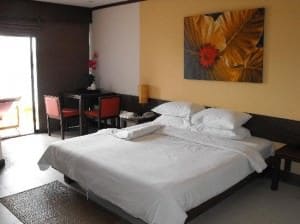 Mercure Pattaya Hotel bedroom