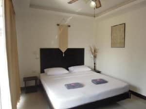Boomerang Inn Patong bed