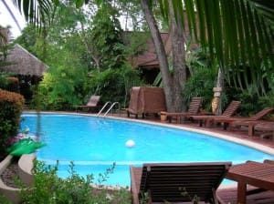Baan Duangkaew Resort swimming pool