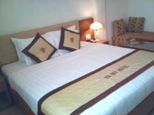 Ha My 3 Hotel HCMC bed in standard room