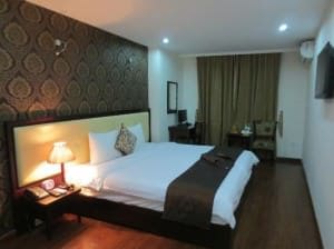 Hanoi Serene Hotel bedroom