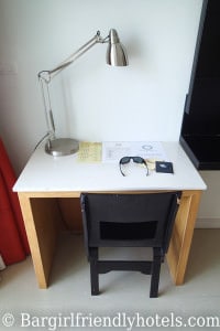 Small desk with chair and lamp at the Aspery Hotel