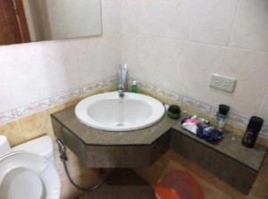 bathroom-inside-Grand-Central-hotel
