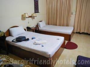 twin-bed-room-at-dara-reang-sey-hotel