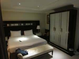 LK Royal Wing Hotel room