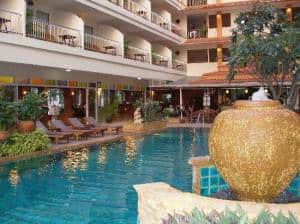 Sabai Lodge Hotel pool corner