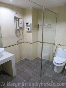 Bathroom of the Standard room in Beach Front Resort Pattaya