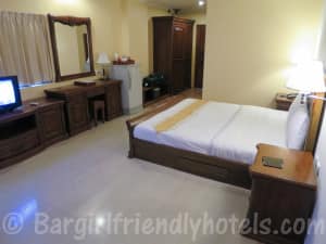 Features of the Deluxe room at Best Beach Villa