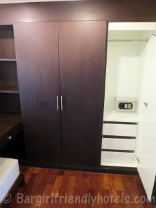wardrobe space at SM Grande Residence Bangkok