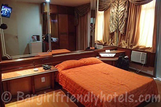 Double-bedroom-inside-Praia-Lido-Hotel-550x