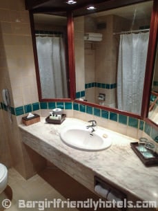 Bathroom inside Deluxe room of the Pattaya Bayview Hotel