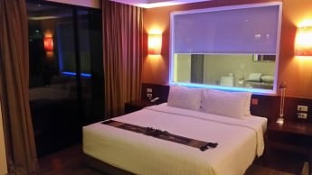 Hotel Mermaid Bangkok bedroom with mood lights