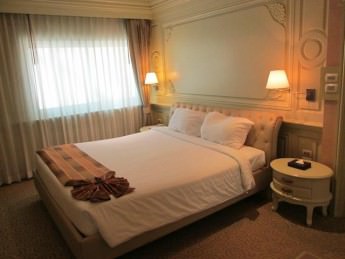 Kingston Suites Hotel Bangkok decent bed