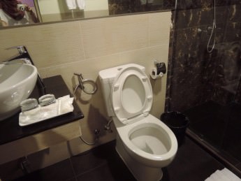 Retro 39 Hotel bathroom