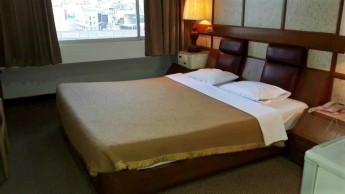 nana hotel bangkok standard room beds