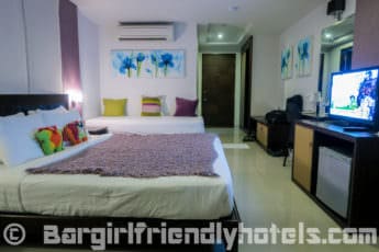 Premier Deluxe Building Rooms have a big living space of 35 m2 in Motien House Samui