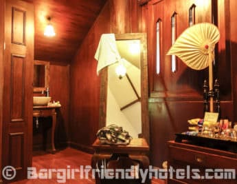 Villa with all wooden furniture in Chompor Lanna Boutique Resort