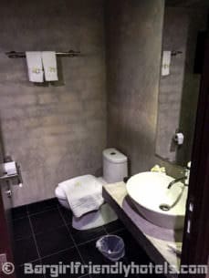 Bathroom of the Deluxe Category at Thapae Loft Hotel