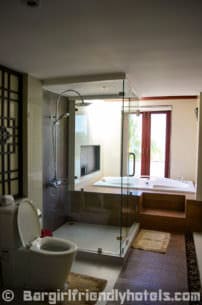 Great bathroom amenities in all villas at the Pawanthorn Pool Villa Samui