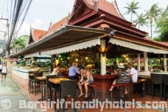 Nice bar and restaurant area at Safari Beach Hotel
