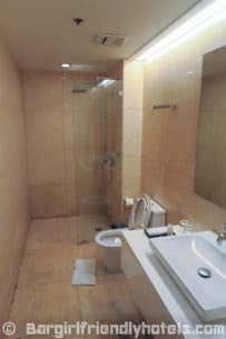 bathrooms-in-the-superior-category-have-a-rain-shower-in-armada-hotel-manila