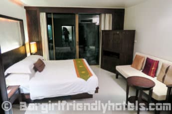 bedroom-layout-in-my-safari-deluxe-room-at-safari-beach-hotel-phuket