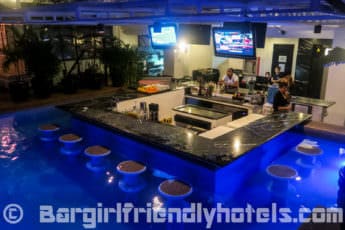 great-roof-top-pool-with-swim-up-bar-opened-24-7-in-the-penthouse-hotel-of-angeles-city