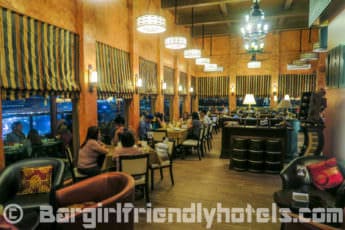 indoor-rooftop-restaurant-area-iar-the-central-park-tower-resort-angeles-city