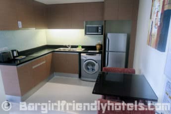 kitchenette-with-dining-table-at-lohas-suites-sukhumvit