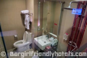 modern-bathroom-layout-in-heaven-at-4-hotel-bangkok