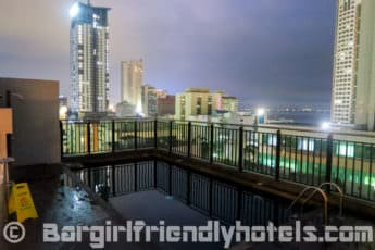 small-pool-and-de-with-a-deck-on-top-floor-overlooking-manila-bay-at-amelie-hotel-manila