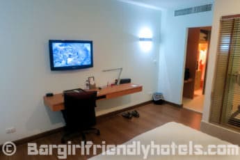 tv-and-desk-area-of-my-superior-room-in-hotel-solo-sukhumvit-2-in-bangkok