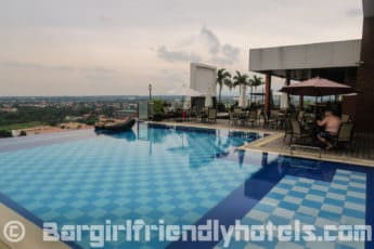 very-nice-roof-top-pool-and-restaurant-that-is-open-24-hours-at-the-central-park-tower-resort-in-angeles-city