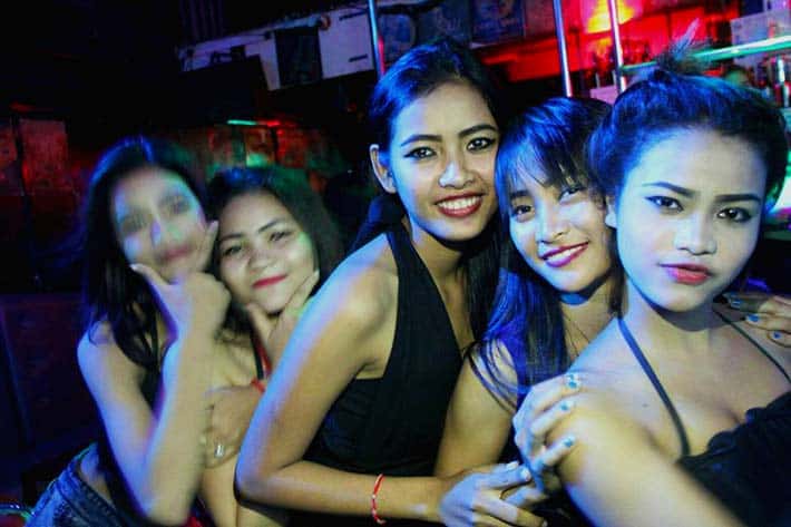 sexy-bargirls-in-Phnom-Penh-Cambodia